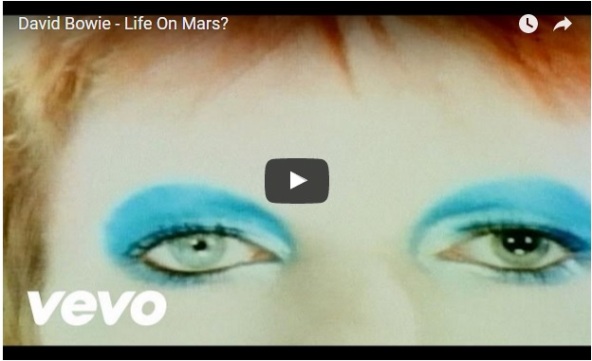 Hunky Dorylla esiintyvä Life on Mars on usein valittu kaikkien aikojen kauneimmaksi popkappaleeksi. https://www.youtube.com/watch?v=v--IqqusnNQ