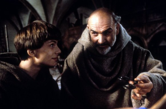 Vuonna 1986 Ruusun nimi taipui viihdyttäväksi elokuvaksi, jossa Adsonina kunnostautui Christian Slater ja hänen mestarinaan Williamina Sean Connery. Kuva: Getty Images.